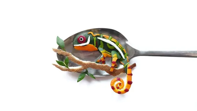 Terhipnotis oleh 10 'Lukisan' Makanan yang Dibuat di Atas Sendok!