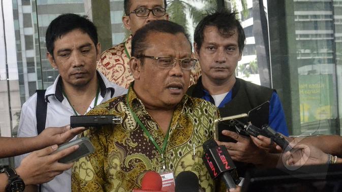 Kuasa hukum Sutan Bhatoegana, Eggi Sudjana, mendatangi gedung KPK di Jakarta, Kamis (26/3/2015). Kedatangan Eggi untuk mempertanyakan alasan di balik ketidakhadiran KPK dalam sidang praperadilan kliennya (Liputan6.com/Yoppy Renato)