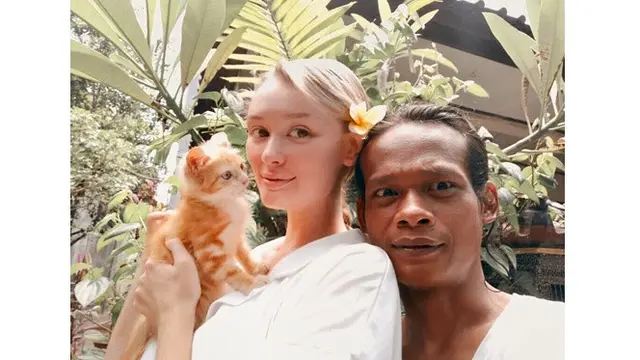 6 Potret Terbaru Polly Alexandria, Bule Cantik yang Dinikahi Pria Muntilan