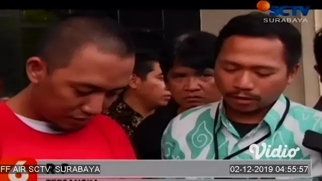 Unit Resmob Satreskrim Polrestabes Surabaya menangkap seorang pelaku pemalsuan blanko Surat Izin Mengemudi (SIM). Dalam aksinya, pelaku menjanjikan kepada korban bahwa dirinya bisa menguruskan SIM C dengan biaya Rp. 500 ribu.