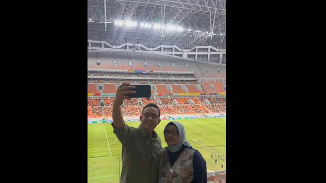 Kebersamaan Anies Baswedan dan Istri Saksikan Piala Dunia U-17: Senang Bisa Nonton Bola di JIS Lagi