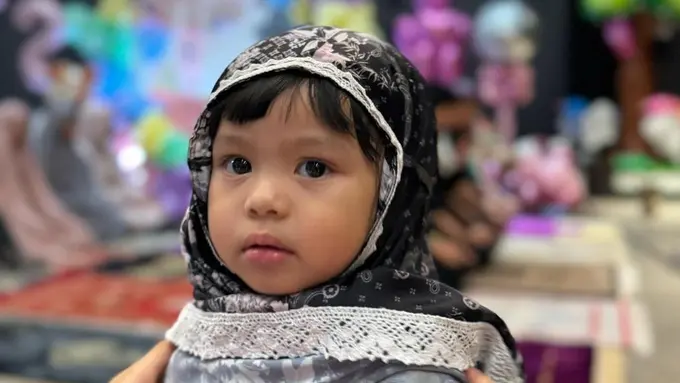 Definisi Bayi Sultan, 6 Gaya Ameena Pose di Depan Kado Mobil Pemberian Atta Halilintar-Aurel Hermansyah