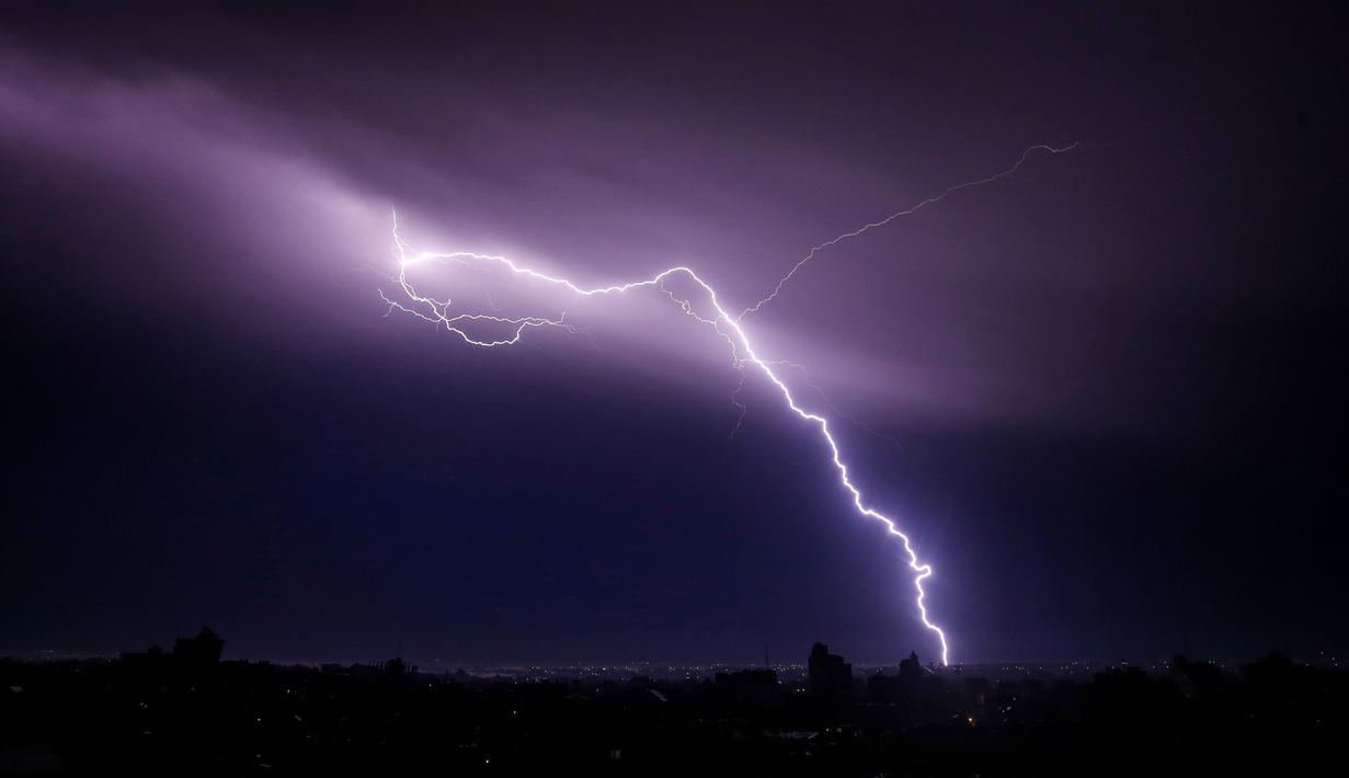 Foto Kilat Petir Penuhi Langit Gaza Global Liputan6 Com