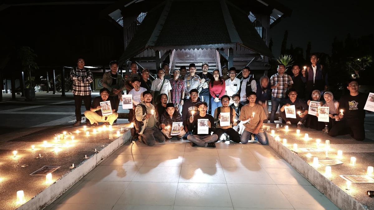 Nyala Lilin dan Doa untuk Jurnalis Hilang Kontak