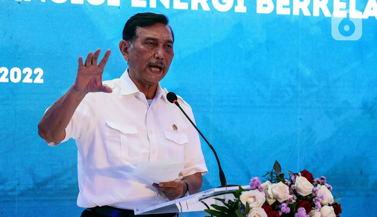 <p>Menteri Koordinator Bidang Kemaritiman dan Investasi Luhut Binsar Pandjaitan menyampaikan sambutan saat Peresmian PLTS Atap Pabrik Danone - Aqua Mambal di Badung, Bali, Rabu (31/8/2022). Acara tersebut kolaborasi antara PLN dan PT Tirta Investama guna mendukung energi hijau serta rangkaian memperkuat pelaksanaan G20 dalam transisi energi berkelanjutan. (Liputan6.com/Johan Tallo)</p>