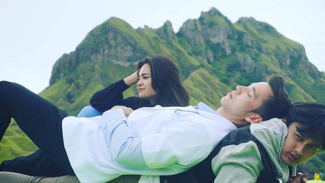 7 Kebersamaan Pemain Sinetron Badai Pasti Berlalu yang Syuting di Labuan Bajo