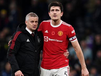 Harry Maguire - Sejak pulih dari cedera, Maguire kerap tampil mengecewakan. Dengan performanya yang seperti itu, Solskjaer seharusnya mempertimbangkan untuk mencadangkan sang kapten di laga Derby Manchester nanti. (AFP/Glyn Kirik)