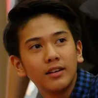 Utamakan pendidikan, Iqbaal Ramadhan tertantang ingin jadi guru.