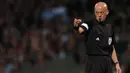 Pierluigi Collina adalah salah satu wasit terbaik dunia. Dia pernah memenangkan Penghargaan Wasit Terbaik Dunia IFFHS enam kali berturut-turut, dari tahun 1998 hingga 2003. Wasit berkepala plontos ini menjadi wasit FIFA dari tahun 1995-2005. (Foto: AFP/Martin Bureau)
