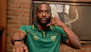 Resmi! Persebaya Gaet Striker Timnas Kongo Yann Kevin Mabella