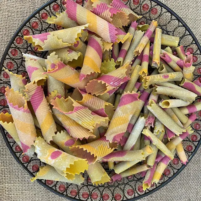 Koki Rumahan Ini Buat Pasta Berwarna yang Unik dan Berbeda, 6 Hasilnya Bak Pelangi