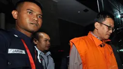 Rauf merupakan perantara uang dari pihak Fuad sebagai penerima uang terkait jual beli gas alam untuk pembangkit listrik di Gresik dan Gili Timur, Bangkalan, Selasa (2/12/2014). (Liputan6.com/Miftahul Hayat)