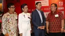 Ketua Boston University Alumni Indonesia Didit Ratam, Moderator Miranda Goeltom, Kepala BKPM Thomas Lembong, dan Kepala Bappenas Bambang Brodjonegoro saat acara Boston University Asian Alumni Festival 2018, Jakarta (3/11). (Liputan6.com/Angga Yuniar)