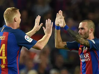 Minim kesempatan bermain membuat bintang Barcelona, Aleix Vidal, ingin segera angkat kaki dari Camp Nou. AC Milan dan Napoli kabarnya mengincar gelandang asal Spanyol tersebut. (AFP/Lluis Gene)