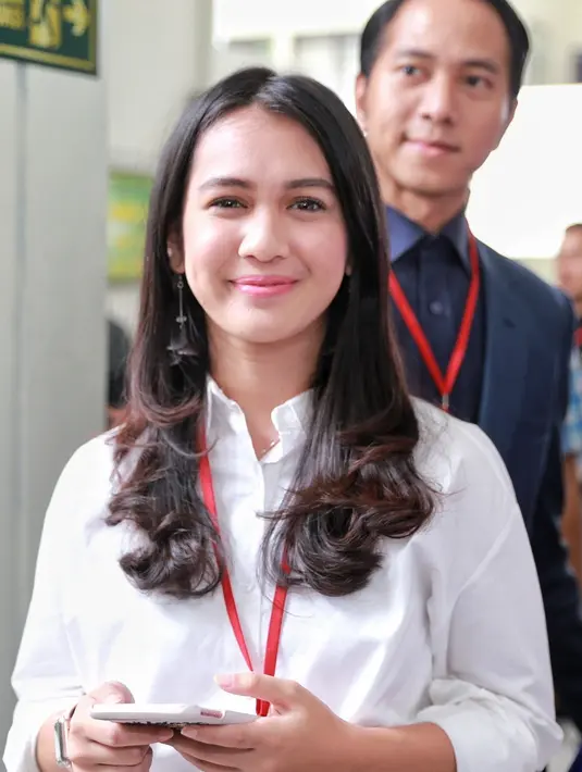 Bintang sinetron Hamba-Hamba Allah itu mengaku tak ada persiapan khusus jelang menjadi saksi. Perempuan yang biasa disapa Dhea Imut itu juga terlihat santai. Lantas apa yang menjadi persiapannya? (Adrian Putra/Bintang.com)