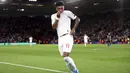 Gelandang Inggris, Jadon Sancho berselebrasi usai mencetak gol ke gawang Kosovo pada pertandingan grup A Kualifikasi Euro 2020 di Stadion St Mary di Southampton (10/9/2019). Sancho mencetak dua gol dan mengantar Inggris menang telak 5-3 atas Kosovo. (Adam Davy / PA via AP)