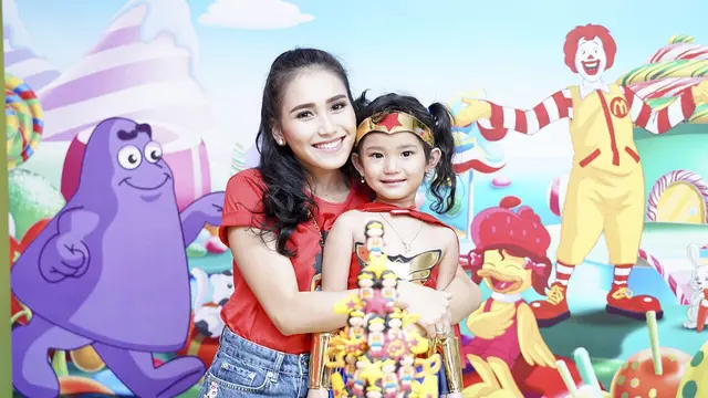 [Bintang] Bikin Terharu, Ini 8 Potret Kebersamaan Ayu Ting Ting dan Bilqis