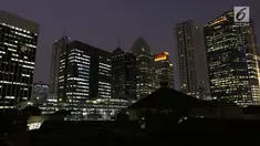 Pemandangan gedung-gedung bertingkat di kawasan Senayan, Jakarta, Jumat (28/9). Rumah-rumah kecil Ibu Kota makin tersingkir dikarenakan banyaknya lahan yang dijadikan kawasan komersial seperti mall, apartemen, perkantoran. (Merdeka.com/Imam Buhori)