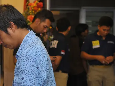 Polda Metro Jaya menggelar konferensi pers terkait supir taksi yang menabrak anggota Polantas di Cawang pada 30 September pukul 17.30 wib, Jakarta, Kamis (1/10/2015). Supir taksi yang bernama Daniel Cesar kini diamankan Polisi.(Liputan6.com/Faisal R Syam)