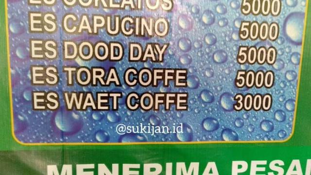 7 Kesalahan di Spanduk Kaki Lima Ini Bikin Mikir Keras
