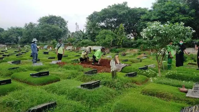 7 Potret Suasana Lokasi Pemakaman Rina Gunawan, Satu Makam dengan Sang Ayah