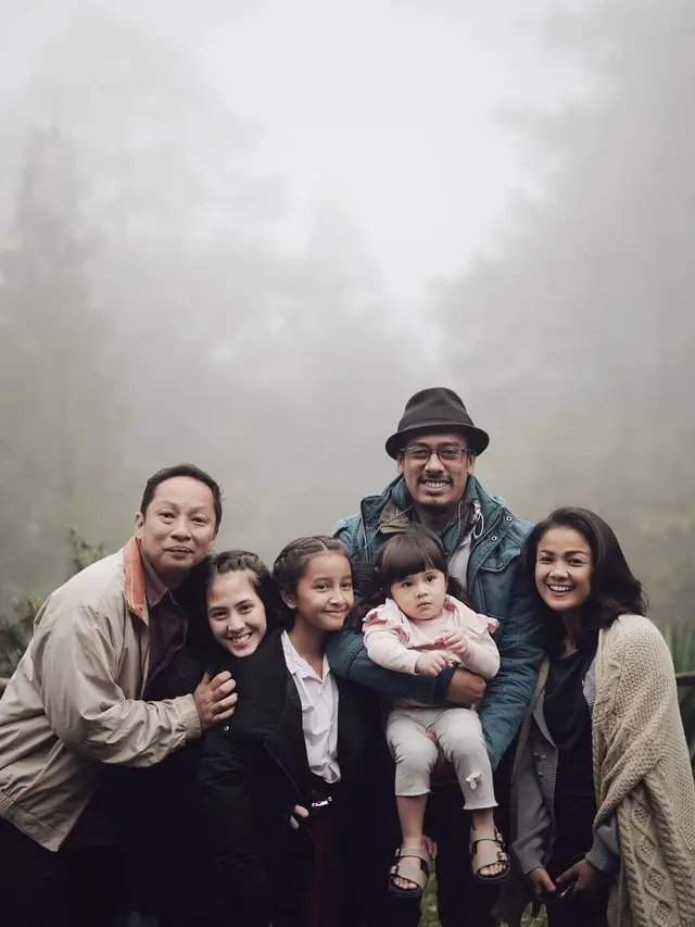 Rampung Syuting, Ini 7 Potret Kebersamaan Para Pemain Film Keluarga Cemara 2