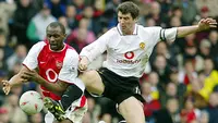 Patrick Vieira dan Roy Keane menjadi ikon panasnya persaingan antara manchester United dan Arsenal kala itu. Insiden paling terkenal adalah ketika kedua kapten berwatak keras itu terlibat keributan di lorong pemain Stadion Highbury sebelum pertandingan dimulai. (AFP/Odd Andersen)