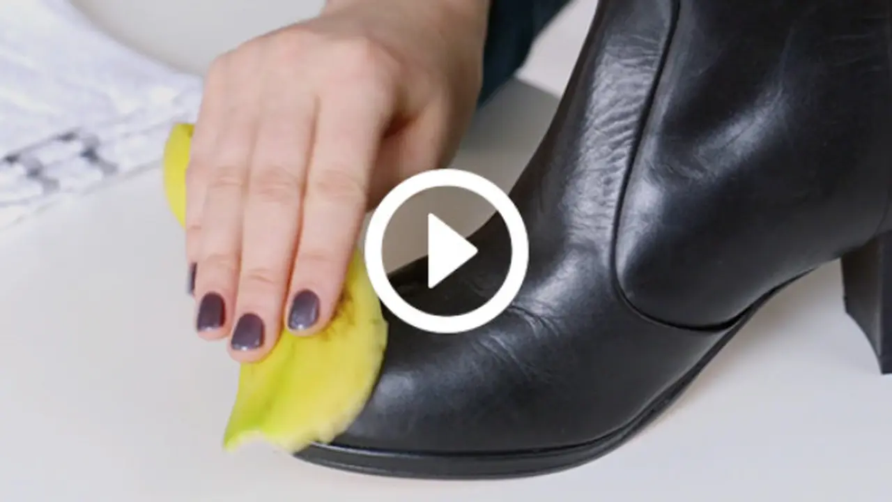Anti Repot, Cara Cerdas Poles Sepatu Kulit Anda dengan Pisang