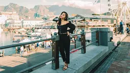 Penampilan Nikita Willy saat tengah berlibur di Afrika Selatan beberapa waktu lalu memang jadi sorotan. Pasalnya, wanita 25 tahun  ini tetap tampil memukau dengan gaya busana sederhana. (Liputan6.com/IG/@nikitawillyofficial94)