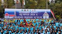 Bersih-bersih sungai di Malang. (Liputan6.com/ ist)