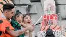 Pada 18 Maret, Xarena genap satu tahun. Merayakan hari jadi putrinya, pasangan ini menggelar pesta ultah di kawasan Ancol Jakarta Utara tepat di hari ulang tahun putrinya. [Instagram/krisjianabah]