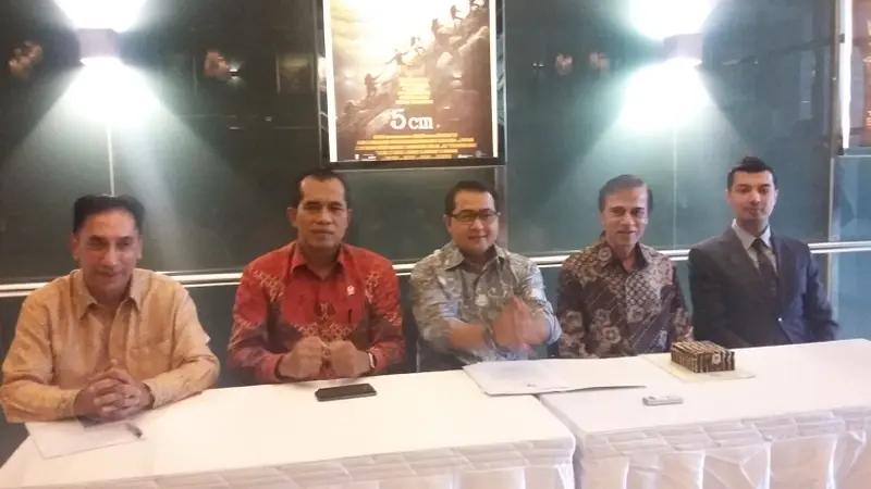 Ketua Asosiasi Perusahaan Film Indonesia (APFI) Chand Parwez Servia dan  Produser Soraya Intercine Films Ram Sunil Soraya, bertemu dengan Panja DPR 