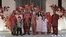 Ashanty membagikan video singkat di media sosialnya saat hadir di pernikahan karyawannya. Dalam video tersebut, ia mengungkapkan meski tubuhnya sedang kurang fit ia tetap menyempatkan untuk datang ke pernikahan karyawannya yang sudah lama bekerja dengannya. [@ashanty_ash]