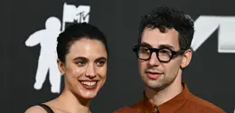 Jack Antonoff dan Margaret Qualley  pada 2024. (ANGELA WEISS / AFP)