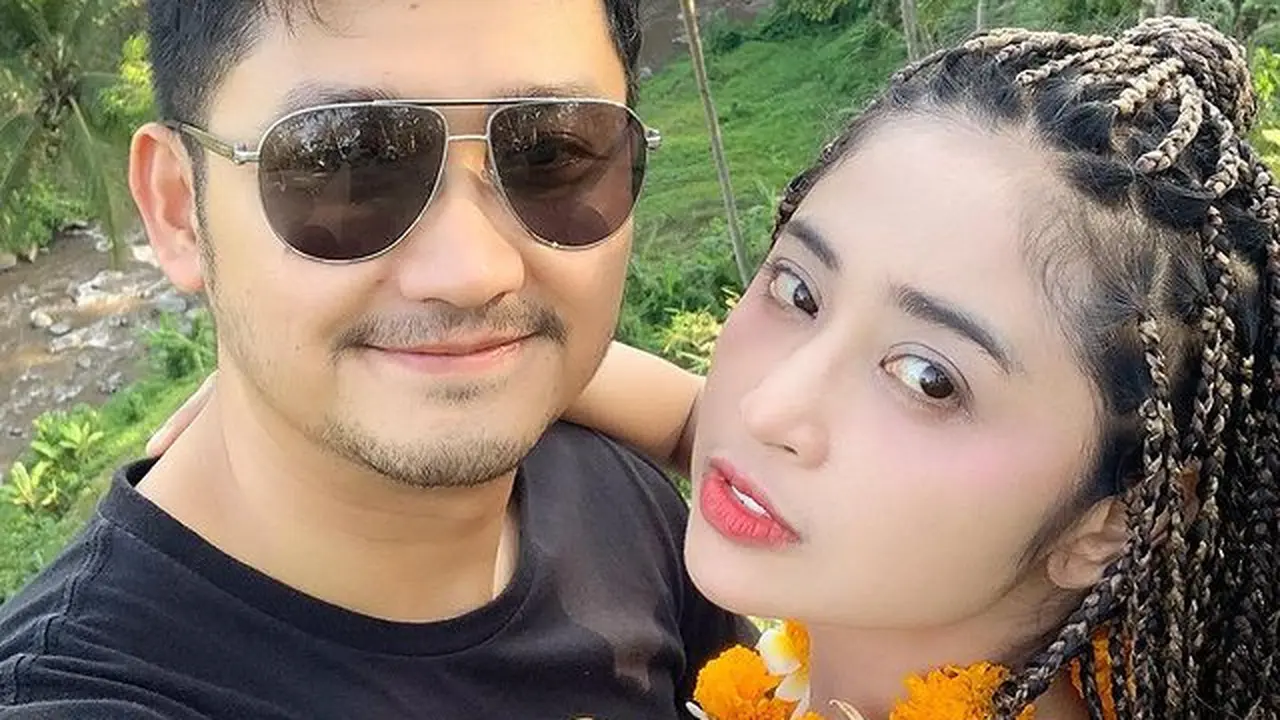 [Fimela] Dewi Perssik dan Angga Wijaya
