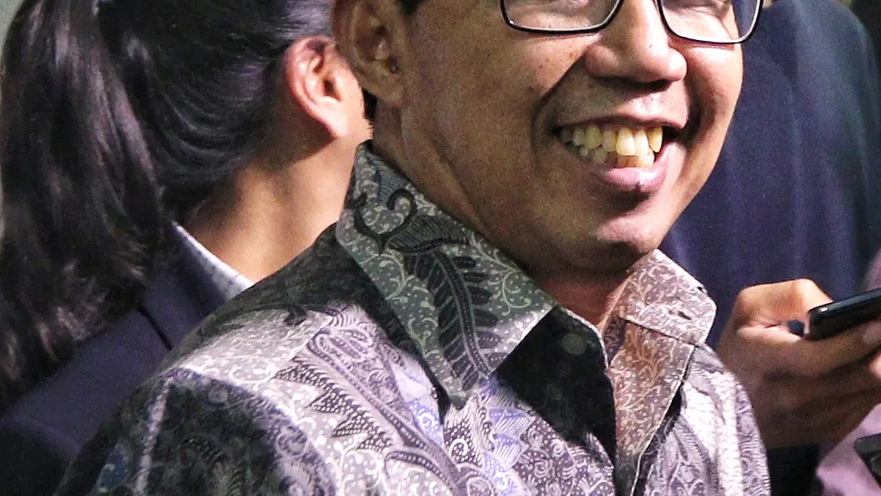 Diperiksa 11 Jam oleh Satgas, Begini Ekspresi Plt Ketua Umum PSSI