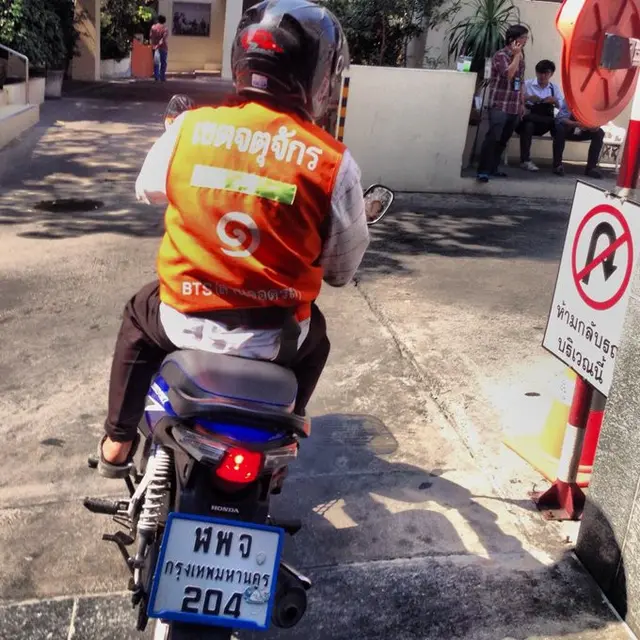 Dikira Ojek, Pekerja Bangunan Antarkan Perempuan Ini Ke Pelabuhan