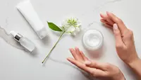 Ilustrasi produk skincare. (c) AntonMatyukha/Depositphotos.com