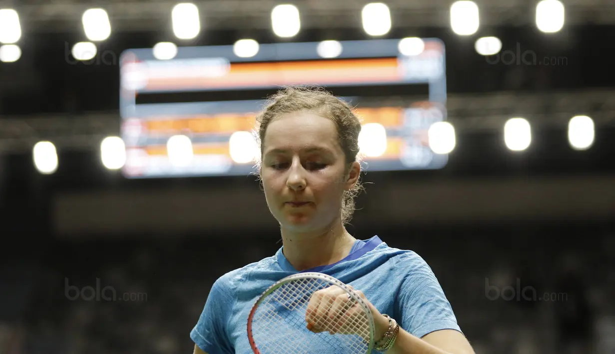Pebulutangkis Denmark, Sofie Holmboe Dahl, saat melawan  Indonesia, Gregoria Mariska, pada laga Indonesia Masters 2018 di Istora Senayan, Selasa (23/1/2018). Gregoria menang 21-12 dan 21-13 atas Sofie Holmboe. (Bola.com/M Iqbal Ichsan)
