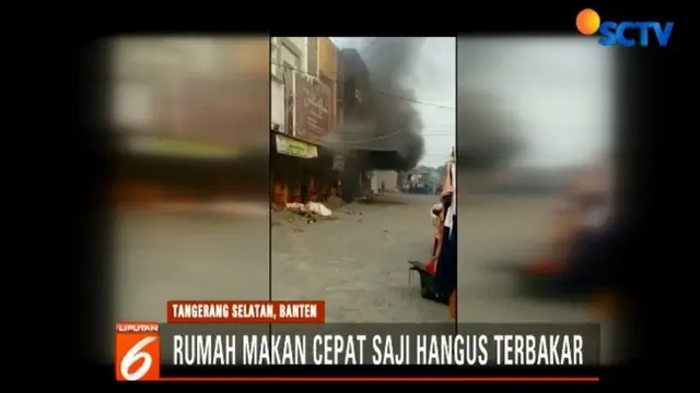 Selain menghanguskan hampir seluruh isi rumah makan cepat saji, api juga membakar dua unit sepeda motor.