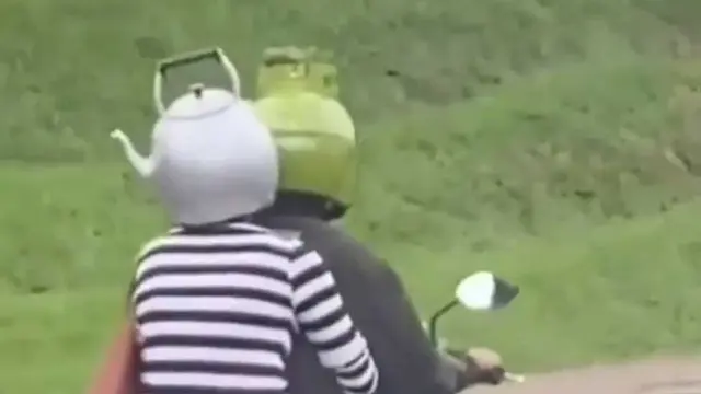 Helm couple tabug gas dan teko air minum (instagram juragan modifikasi)