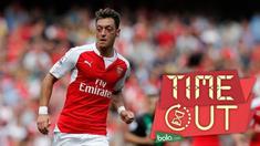 Manajer Arsenal, Arsene Wenger, memuji peran baru Mesut Ozil sebagai pemimpin skuat The Gunners dalam perburuan gelar juara Premier League musim 2015-16. 