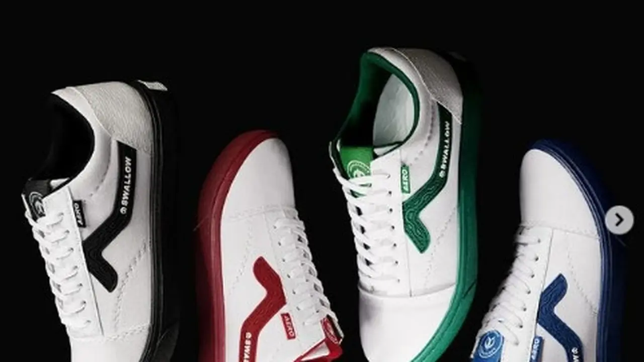 Sneakers Kolaborasi Brand Lokal dan Sandal Jepit Legendaris Terjual Hitungan Menit