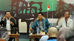 Ki-ka: Ketua Komisi VIII DPR Saleh Partaonan Daulay, Ketua KPAI Asrorun Niam, Pakar Hukum Pidana Universitas Trisakti Abdul Hadjar Fickar saat menjadi pembicara 'Kebiri dan Hukuman Mati', Jakarta, Kamis (12/5). (Liputan6.com/Johan Tallo)