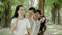 45 Pantun Lucu Buat Teman, Guyon Santai Bikin Makin Akrab