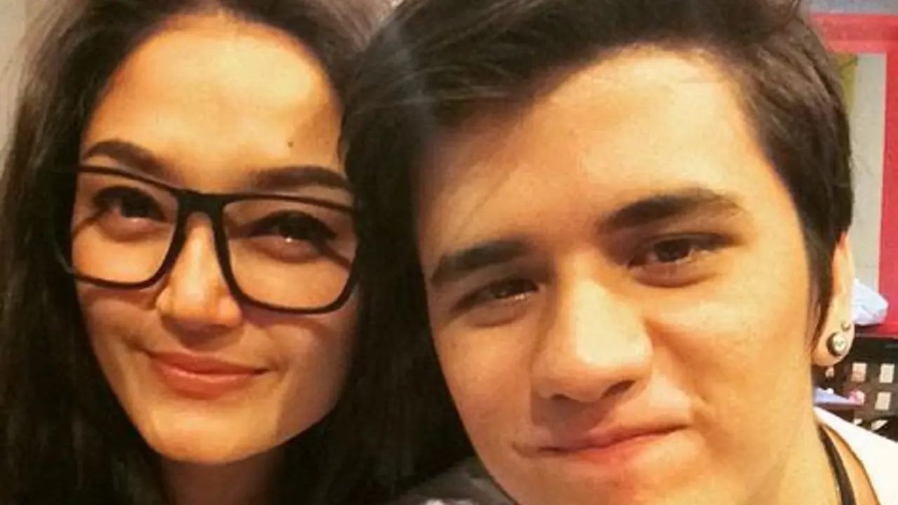 Siti Badriah dan James Thomas