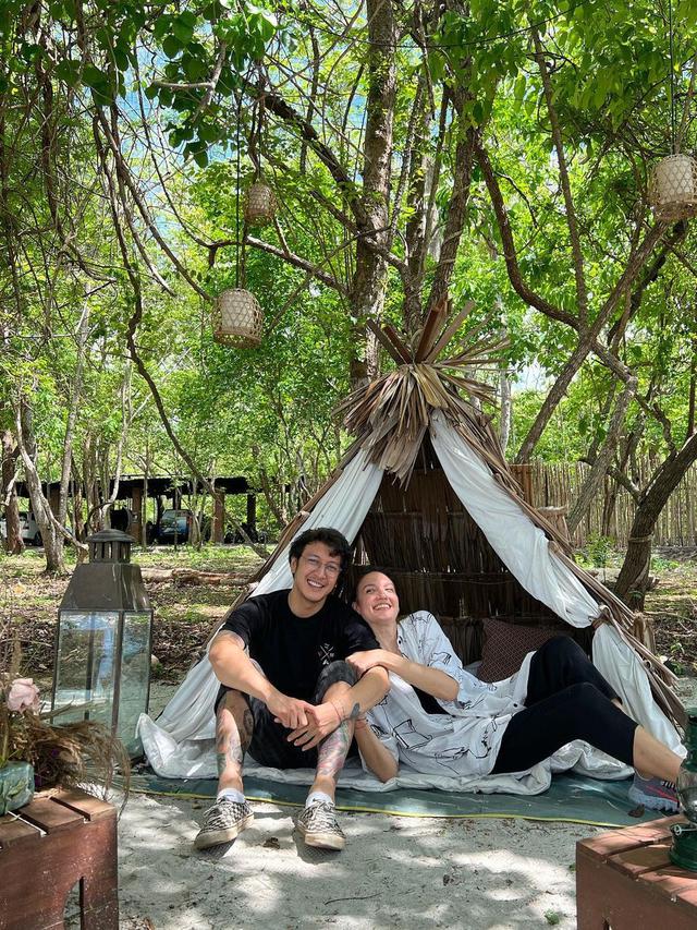 6 Momen Liburan Dimas Anggara dan Nadine Chandrawinata Ajak Buah Hati Liburan di Alam