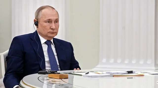 FOTO: Rusia - Ukraina Memanas, Emmanuel Macron Temui Vladimir Putin di Moskow