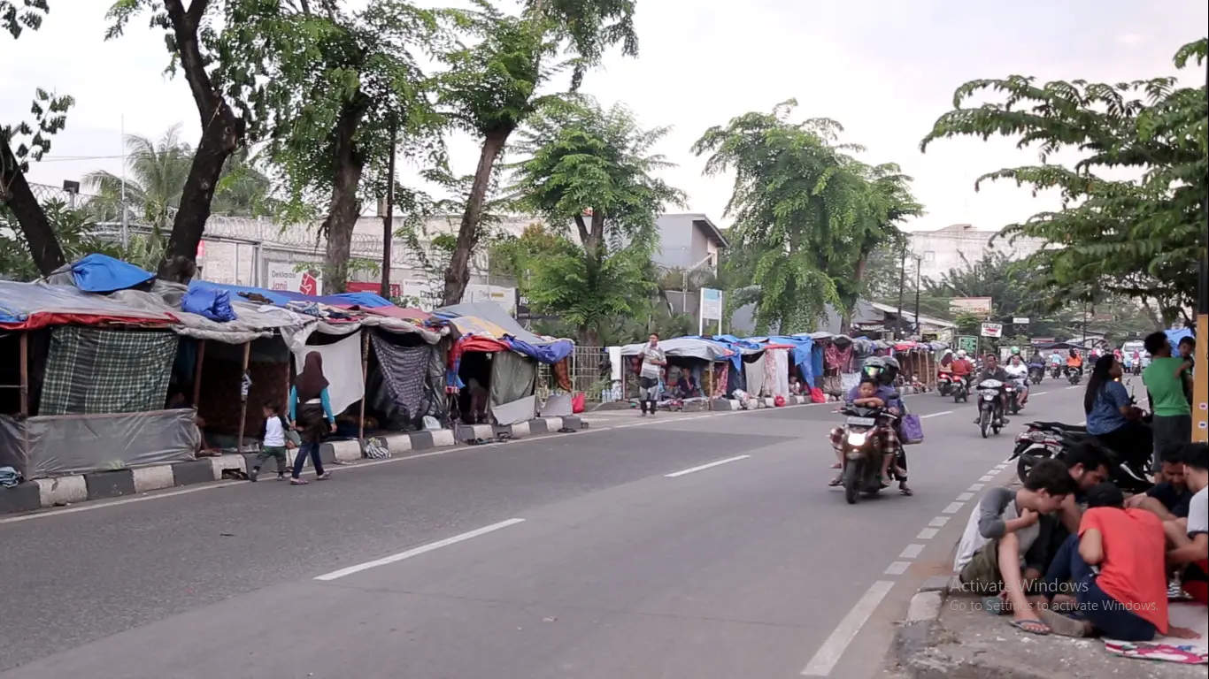 Kemah-kemah pengungsi dari Afrika dan Asia Selatan di trotoar depan Rumah Detensi Imigrasi Kalideres, Jakarta Barat (4/4/2018) (Muhammad Husni Mubarok/Liputan6.com)