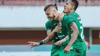Pemain PSS Sleman, Yevhen Bokhashvili, dan rekan-rekan setimnya merayakan gol ke gawang RANS Nusantara FC ke gawang Arema FC dalam laga pekan ke-20 BRI Liga 1 2022/2023, Kamis (26/1/2022). (dok. PSS)